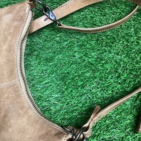 Frye Melissa Scooped Crossbody Hobo Bag Light Tan